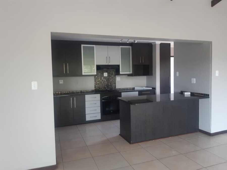 To Let 3 Bedroom Property for Rent in Hillside Free State